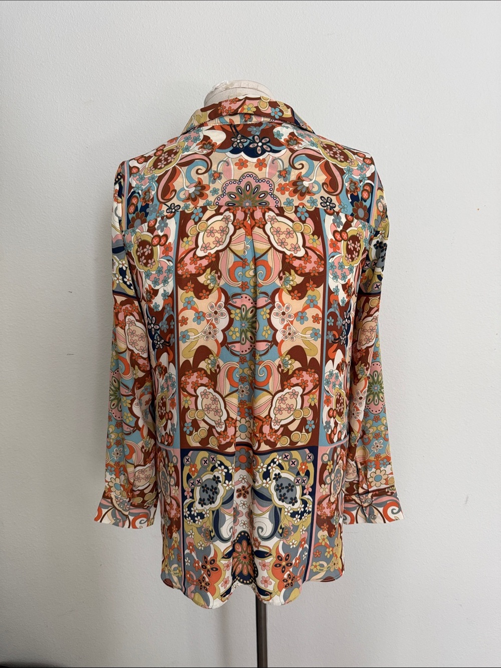 Rose & Olive Multi-Color Floral Print Button-Down Shirt, size L - Picture 2 of 5